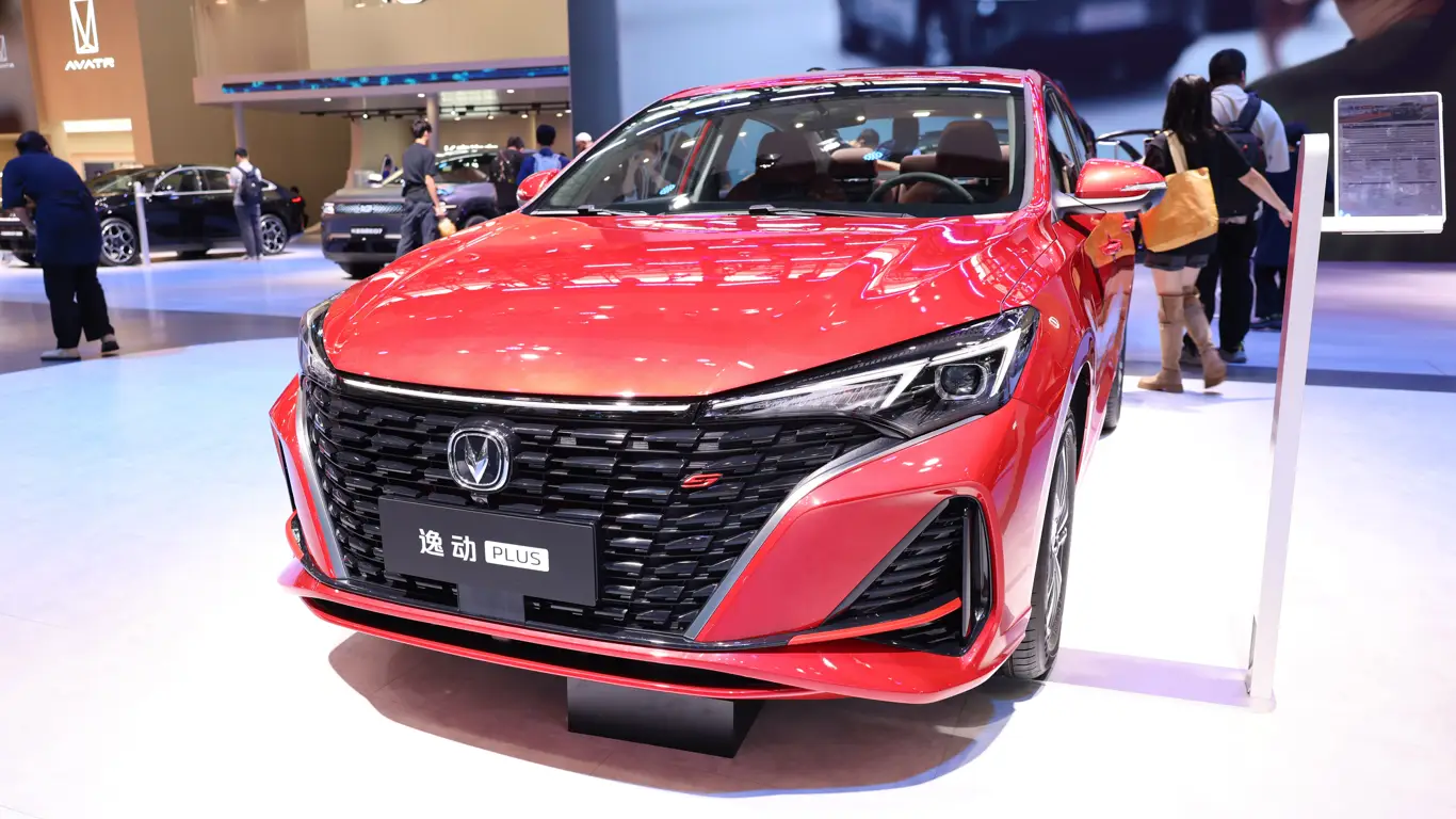 Китайский хит за копейки: Changan Eado Plus оказался дешевле Lada Granta