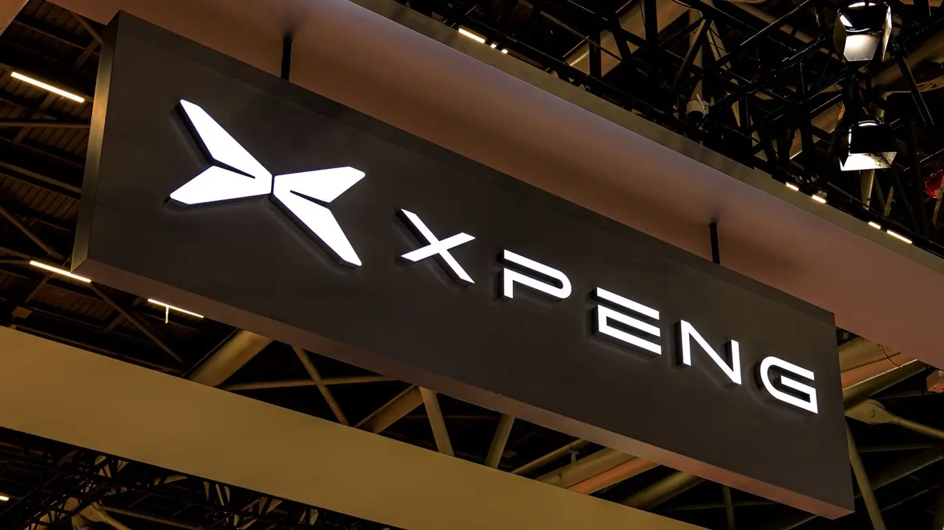 Китайская альтернатива минивэну мечты: с массажем, холодильником и экраном 3K