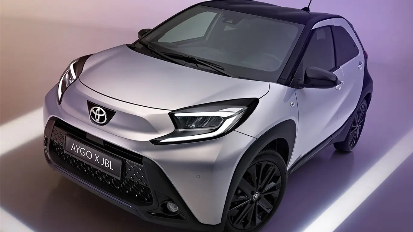 Эта модель с завода звучит лучше, чем Priora с сабом: ее выпускает бренд с репутацией надежного