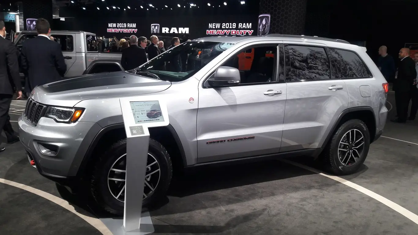 Grand Cherokee 2026: рестайлинг без маскировки и вопрос о Европе