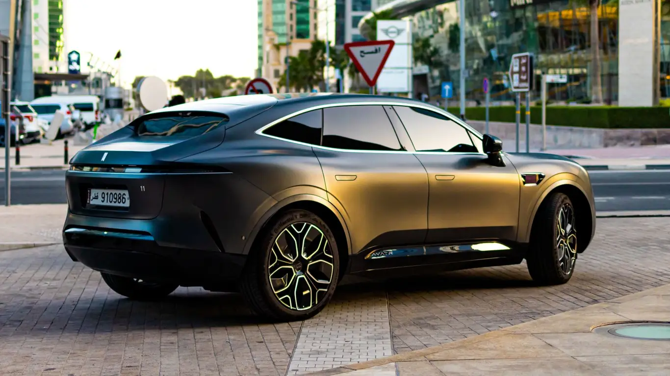 Электромобиль AVATR 11 обещают будущее для России: 8 лет гарантии и управление со смартфона