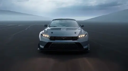 «Адский жеребец вернулся!» Mustang GTD охотится за немецкими суперкарами на их же территории