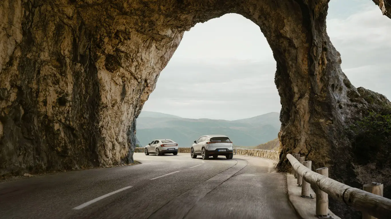 Polestar помахала Китаю белым флагом: электробренд закрывает магазины и уходит с рынка