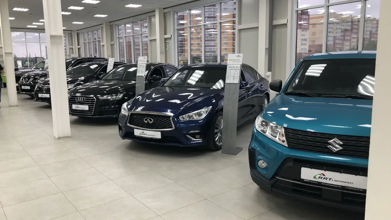 Американцы штурмуют салоны: цены на б/у авто бьют рекорды