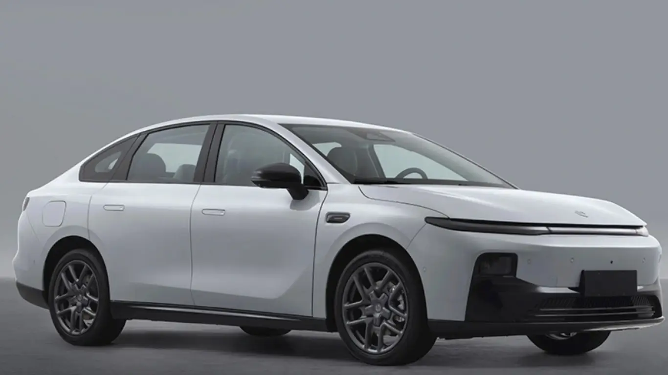 Новый еврокитайский электроседан выходит на рынок: до 160 кВт мощности с лидаром и панорамной крышей