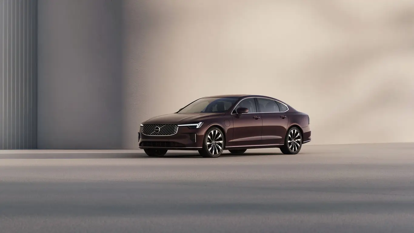 Новый S90 стал тише, чище и умнее: премиум-дизайн и новая мультимедиа для самых взыскательных