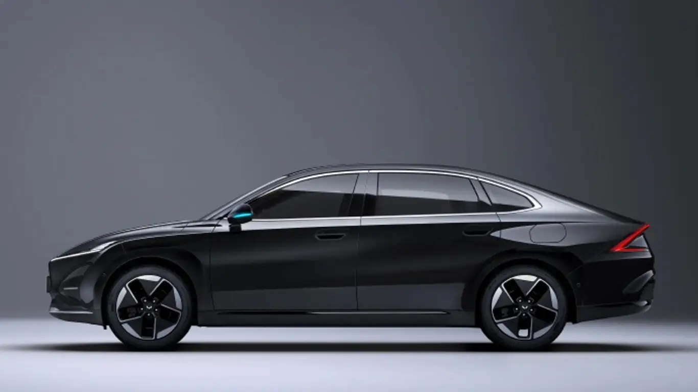 До 510 км пробега и заряд за полчаса: бюджетная альтернатива Kia дебютирует в Шанхае