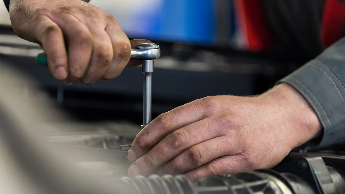 Замена ремня ГРМ: как определить, когда подошёл срок